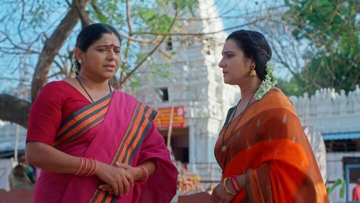 లలిత శారదతో మాట్లాడుతుంది. మీ మీద మాకు ఏ కోపం లేదండి. మా పిల్లని కంటినీరు రాకుండా చూసుకున్నాము. అదే మా బాధ అని చెప్తుంది. ఇక నుంచి నేనే మిధునకు తల్లిని అంటూ శారద చెప్పడంతో ఇవాళ్టి ఎపిసోడ్ ముగిసింది.