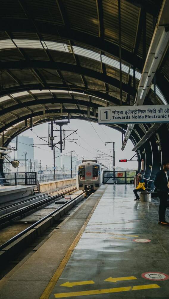 क्या मेट्रो भी पटरी से उतर सकती है?