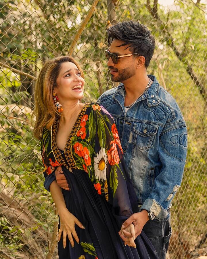 हे दोघे फोटोमध्ये एकमेकांसोबत खूपच खुश दिसत आहेत.