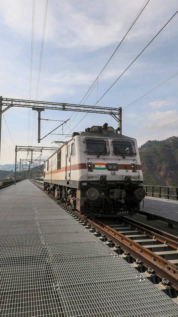 किस राज्य में ट्रेनें हमेशा वक्त पर चलती हैं?