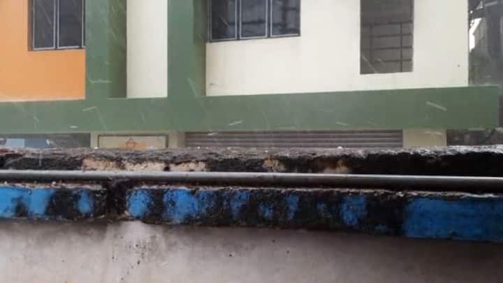 একের পর এক বাজ পড়ছে। তারই মাঝে নববর্ষে স্বস্তির আবহাওয়া কলকাতা-সহ রাজ্যের বিভিন্ন জায়গায়। 