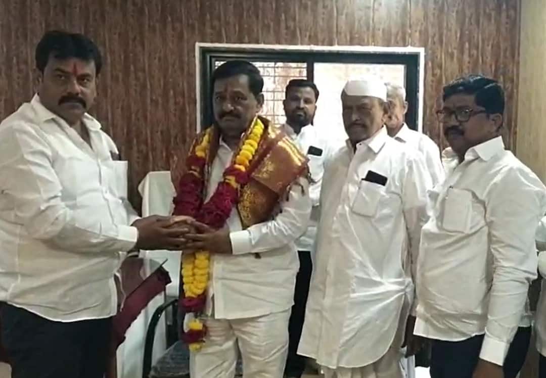  Solapur Agricultural Produce Market Committee elections BJP MLA Sachin Kalyanshetty and MLA Subhash Deshmukh news baliram sathe ncp sharad pawar group   सोलापुरात भाजपचे दोन आमदार आमने-सामने ,कल्याणशेट्टींना शह देण्यासाठी सुभाषबापूंची फिल्डिंग, पवारांचा जुना मोहरा हेरला