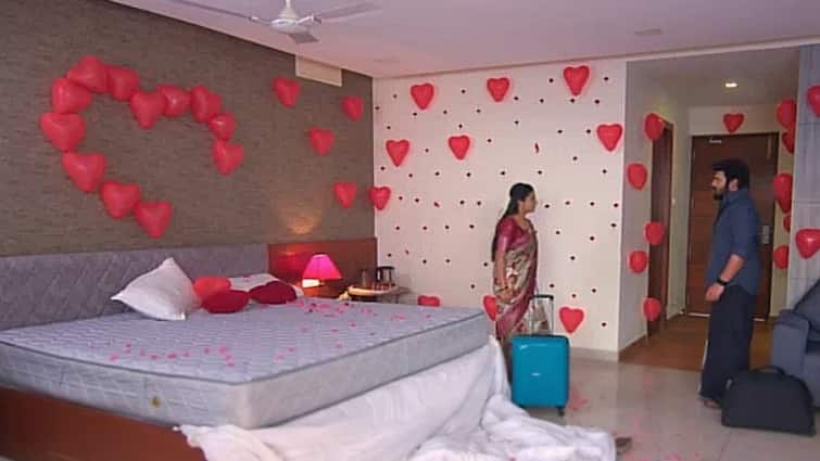 zee tamil karthigai deepam serial 17th april 2025 today episode update here Karthigai Deepam: ஹனிமூனில் பாத்திரம் கழுவ நிற்கும் ரேவதி! ஏற்காட்டில் நடக்கப்போவது என்ன?
