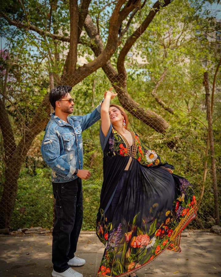 या फोटोशूटवेळी अंकिता ब्लॅक कफ्तान ड्रेसमध्ये दिसतेय.