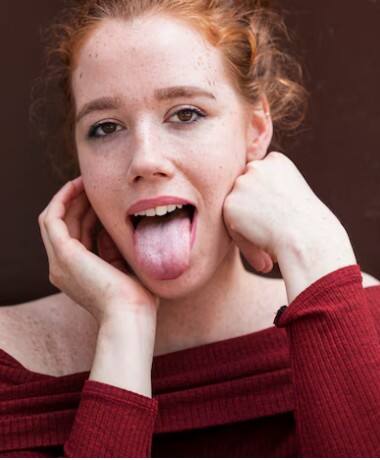 ਦੂਜੇ ਪਾਸੇ, ਮੂੰਹ ਦਾ ਕੈਂਸਰ ਇਸ ਤੋਂ ਵੱਖਰਾ ਹੈ ਅਤੇ ਇਹ ਮੂੰਹ ਦੇ ਅੰਦਰਲੇ ਸੈੱਲਾਂ ’ਚ ਹੁੰਦਾ ਹੈ, ਜਿਵੇਂ ਕਿ ਬੁੱਲ੍ਹ, ਜੀਭ, ਗੱਲ੍ਹ ਜਾਂ ਗਲਾ।