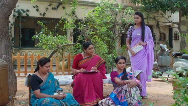 శారదకు నేను ప్రమోదిని మాత్రమే కోడళ్లమని కాంతం అంటుంది. మీరు ఎలాగో మిధున కూడా అలానే కోడలని శారద కాంతంతో ఒప్పిస్తుంది.