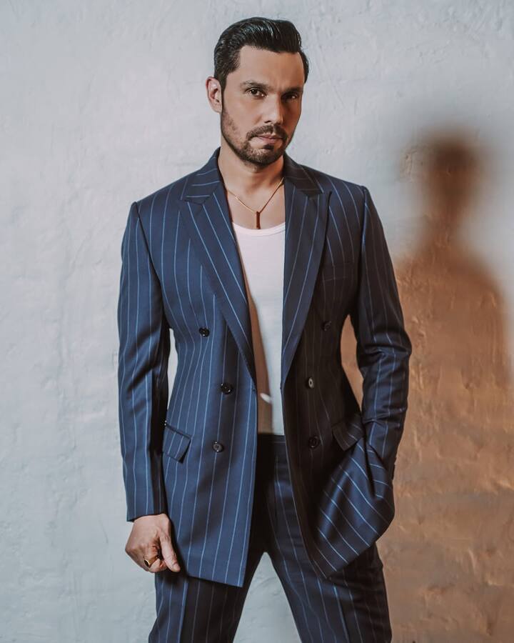 रणदीप हुड्डा ने बताया कि, उन्होंने कई फिल्म अपने घमंड में गंवा दी थी. एक्टर ने कहा कि, उन्हें ‘रंग दे बसंती’ में भगत सिंह का रोल मिला था जो सिद्धार्थ ने निभाया था. इसके लिए उन्होंने ऑडिशन भी दिया था.