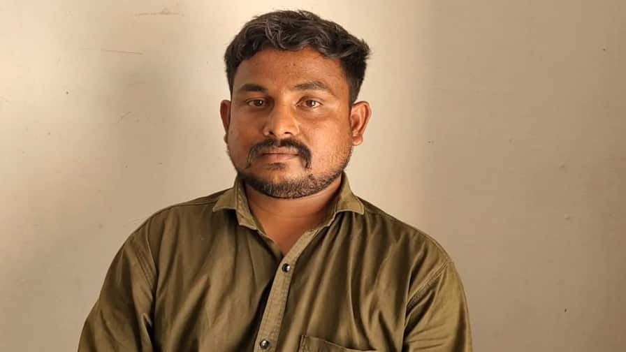 ‘આપણે પતિ-પત્નીના સંબંધ બાંધવા પડશે…’, પતિ પર મેલીવિદ્યાની ધમકી આપી પરણિતા પર દુષ્કર્મ A married woman was raped in a village in Vadodara ‘આપણે પતિ-પત્નીના સંબંધ બાંધવા પડશે…’, પતિ પર મેલીવિદ્યાની ધમકી આપી પરણિતા પર દુષ્કર્મ