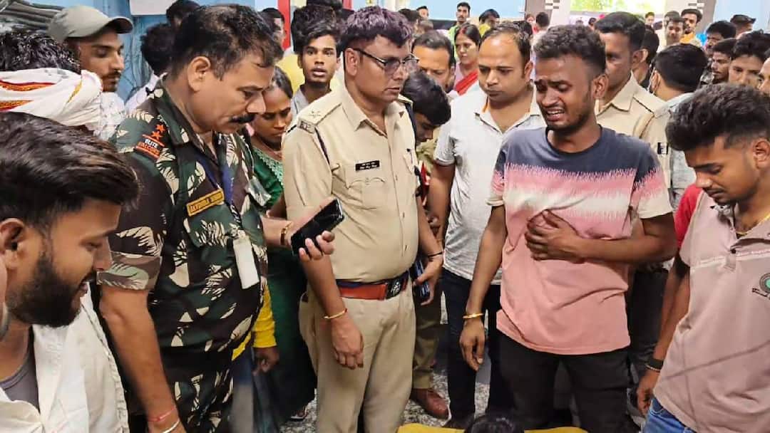 Bihar crime criminals shot dead an auto driver in bhaluhipur Arrah ann Bihar Crime: आरा में 18 साल के ऑटो चालक की दिनदहाड़े हत्या, करीब से मारी 6 गोलियां