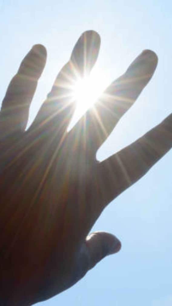 टैनिंग से बचने के लिए घर पर क्या लगाना चाहिए