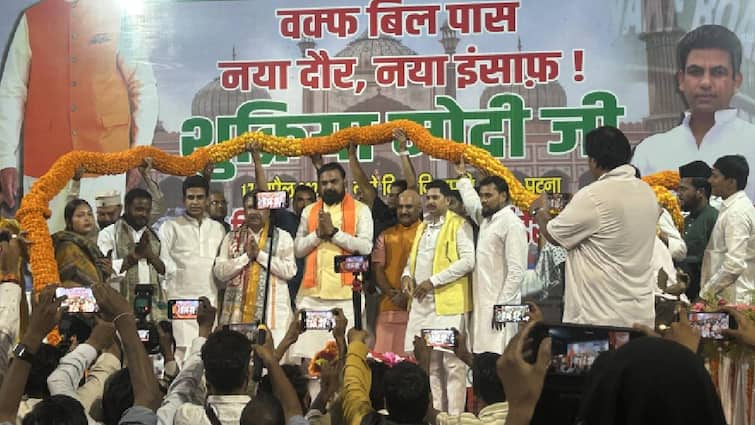 Deputy CM Samrat Choudhary Address in Shukriya Modi Ji Program on behalf of Bihar Pasmanda Foundation on passing of Waqf Act ANN 'शुक्रिया मोदी जी कार्यक्रम' में बोले सम्राट चौधरी- 'सरकार वक्फ की कोई संपत्ति नहीं हथियाएगी'