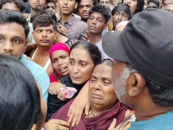 काही दिवसांनी शोएब शेख ची मागणी वाढत त्याने दुकानातून सामान घेऊन पैसे देणंही बंद केलं होतं आणि नंतर मौलवीकडून पैसे उकळायला सुरुवात केली होती. याला कंटाळून मौलवीने एक दिवस शोएबला दुकानात बोलावून त्याचा गळा दाबून हत्या केली आणि शव दुकानातच गाडून टाकले. आठ महिन्यांनंतर जेव्हा गाडलेल्या शवाचा काही भाग जमिनीवरून बाहेर यायला लागला, तेव्हा मौलवीने त्याचे छोटे छोटे तुकडे करून, दुकानात काम करणाऱ्या दुसऱ्या अल्पवयीन मुलाच्या हातून ते कचऱ्यात टाकून दिले. त्यानंतर उरलेले शव पुन्हा गाडून वर टाईल्स बसवल्या.