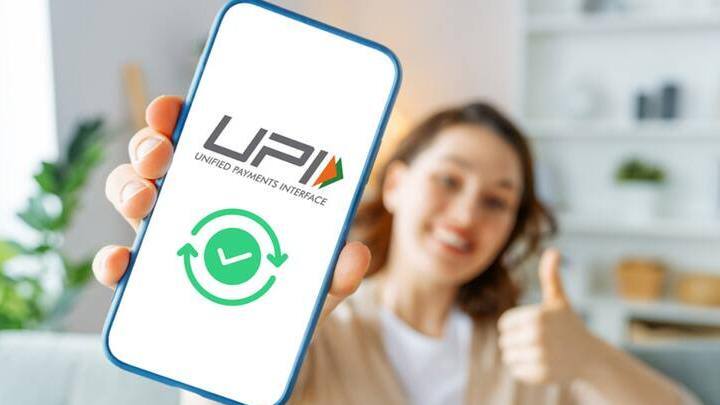 केंद्र सरकारच्या वित्त मंत्रालयाकडून २ हजारांपेक्षा जास्त युपीआय व्यवहारांवर जीएसटी लावण्याचा विचार करत नाही, अशी माहिती दिली आहे. जीएसटी आकारण्यासंदर्भातील चर्चा केंद्रानं फेटाळल्या आहेत.