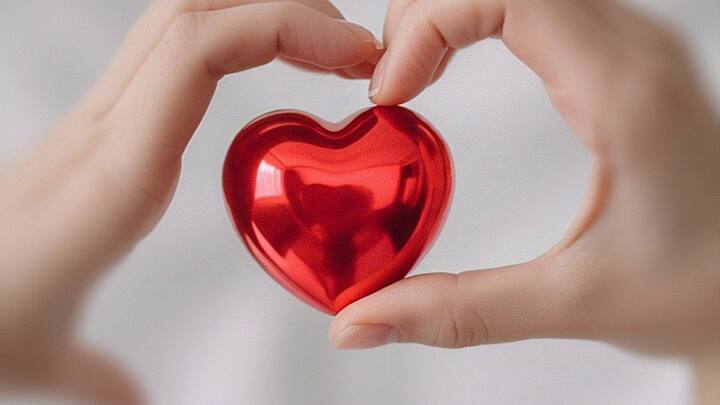 Muslima- Muslima एक डेटिंग ऐप है जो यूजर्स को उनके धार्मिक और पारिवारिक मान्यताओं के आधार पर मैच कराता है. इस ऐप में यूजर्स को अपनी प्रोफाइल कस्टमाइज करने का ऑप्शन मिलता है, जिससे वे अपनी पसंद के आधार पर साथी चुन सकते हैं.