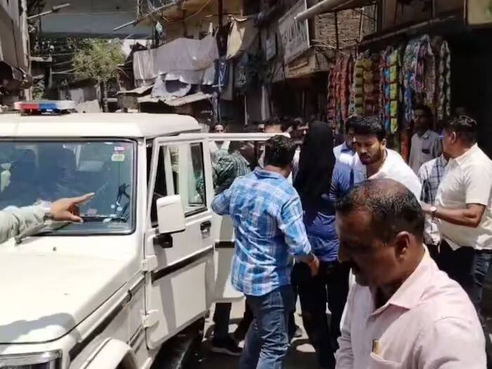 शोएबच्या कुटुंबाने हत्यार्याला फाशीची शिक्षा व्हावी अशी मागणी केली आहे. शोएबच्या आईने अश्रूंमध्ये सांगितलं,