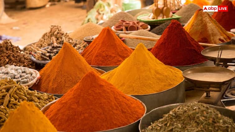 How to Check Adulteration of Spices know Simple Tricks घर आ रहे मसालों में मिलावट है या नहीं, ऐसे एक टेस्ट से लगा सकते हैं पता