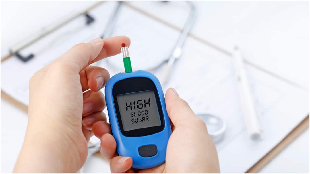 Diabetes Tips : మధుమేహమున్నా.. ఆరోగ్యంతో పాటు ఆయుష్షు పెంచుకోవాలంటే ఫాలో అవ్వాల్సిన టిప్స్ ఇవే Diabetics who want to increase their lifespan can follow these tips to improve their health Diabetes Tips : మధుమేహమున్నా.. ఆరోగ్యంతో పాటు ఆయుష్షు పెంచుకోవాలంటే ఫాలో అవ్వాల్సిన టిప్స్ ఇవే