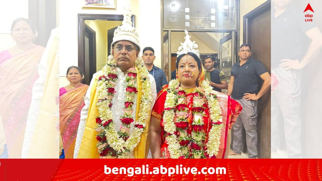 Dilip Ghosh Marriage Dilip Ghosh and Rinku Majumdar Wedding Completed Dilip Ghosh Marriage : গোধূলিলগ্নে ৪ হাত এক হল, বৈশাখী সন্ধ্যায় পরালেন মালা, বিবাহ বন্ধনে আবদ্ধ হলেন দিলীপ ঘোষ