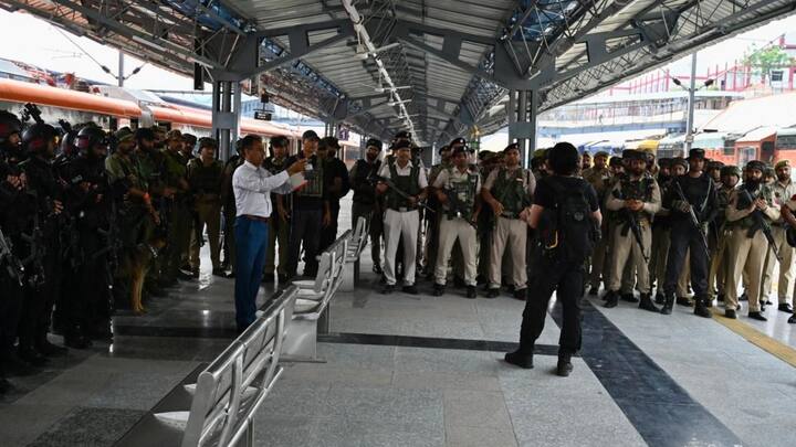 इस तरह के अभ्यास सिर्फ दिखावे की कार्रवाई नहीं होती है. बल्कि इनमें ट्रेन के हर एक डिब्बे की संरचना को समझना और संदिग्ध वस्तुओं की पहचान कर उसे खत्म करना होता है.