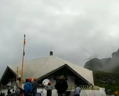 ਗੁਰਦੁਆਰਾ ਸ੍ਰੀ ਹੇਮਕੁੰਟ ਸਾਹਿਬ ਮੈਨੇਜਮੈਂਟ ਟਰੱਸਟ ਦੇ ਪ੍ਰਧਾਨ ਨਰਿੰਦਰਜੀਤ ਸਿੰਘ ਬਿੰਦਰਾ ਨੇ ਦੱਸਿਆ ਕਿ ਗੁਰਦੁਆਰਾ ਸ੍ਰੀ ਹੇਮਕੁੰਟ ਸਾਹਿਬ ਦੇ ਕਪਾਟ 25 ਮਈ ਨੂੰ ਸੰਗਤ ਵਾਸਤੇ ਖੋਲ੍ਹੇ ਜਾਣਗੇ ਜਦੋਂ ਕਿ ਇਹ ਸਾਲਾਨਾ ਯਾਤਰਾ 22 ਮਈ ਨੂੰ ਪੰਜ ਪਿਆਰਿਆਂ ਦੀ ਅਗਵਾਈ ਹੇਠ ਗੁਰਦੁਆਰਾ ਸ੍ਰੀ ਰਿਸ਼ੀਕੇਸ਼ ਤੋਂ ਆਰੰਭ ਹੋਵੇਗੀ।