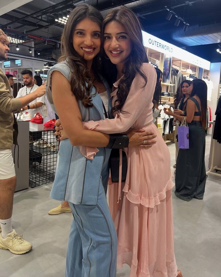 టాలీవుడ్ హీరో రానా భార్య మిహిక, శ్రీలీల కవల పిల్లలా? మిహిక తన ఇన్ స్టాగ్రామ్ లో షేర్ చేసిన ఫొటోస్ చూసి నెటిజన్లు ఇప్పుడిదే డిస్కస్ చేసుకుంటున్నారు