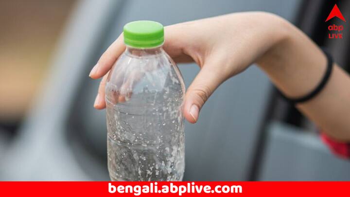 Car Fire Precaution; গাড়ি চালানোর সময় নানা ধরনের অসাবধানতার কারণে বড় দুর্ঘটনা ঘটে যায় রাস্তার মধ্যেই আর এমনই একটি বিপজ্জনক বিষয় হল জলের বোতল। সাবধান না হলে আপনার গাড়িতে আগুনও লেগে যেতে পারে।