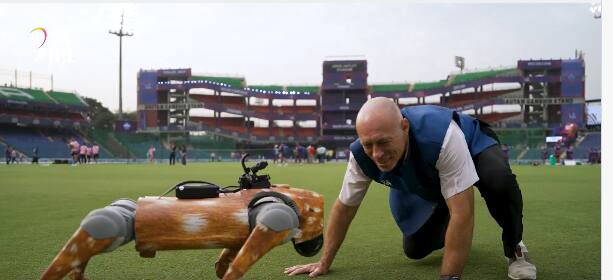 IPL ने फैंस से इस रोबोट डॉग के लिए नाम सुझाने की अपील की, जिससे सोशल मीडिया पर क्रिएटिव नाम आ रहे हैं.