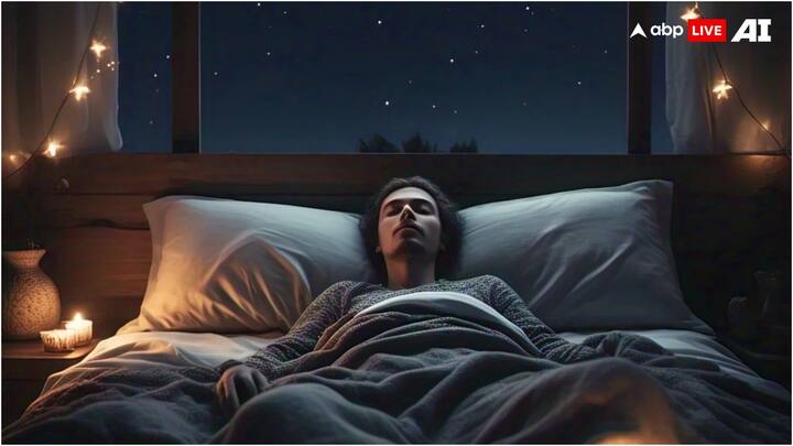 हमें सपने तब आते हैं जब हम नींद की खास अवस्था यानी रैपिड आई मूवमेंट (REM) में होते हैं. इसी दौरान हमें सपने आते हैं और हम ऐसी घटनाओं को देखते हैं, जिनका कोई वास्ता भी नहीं होता.