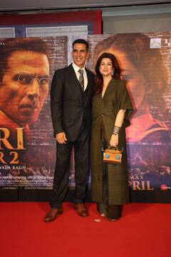 'केसरी 2' की स्क्रीनिंग में उमड़े सितारे,बीवी ट्विंकल संग स्टाइलिश अंदाज में दिखे अक्षय, साड़ी में अनन्या ने लूटी लाइमलाइट, काजोल भी हुईं स्पॉट