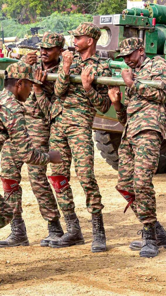 भारत के मुकाबले कितनी कम है पाकिस्तान की सेना?