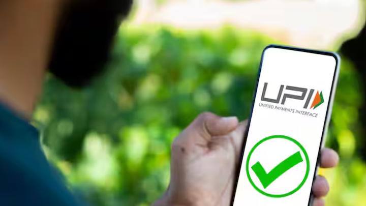 यूपीआय व्यवहारांवर कर आकाराणीसंदर्भातील कोणताही प्रस्ताव सरकारसमोर नसल्याचं स्पष्ट करण्यात आलं आहे. कर आकारणी संदर्भातील दावे तथ्यहीन असल्याचं वित्त मंत्रालयानं स्पष्ट केलं आहे.