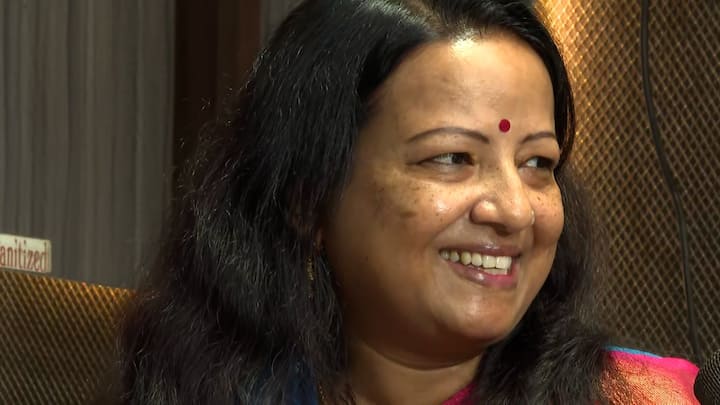 বিয়ে জন্য তৈরি হচ্ছেন রিঙ্কু মজুমদার। চোখে মুখে খুশির আভাস। বলছেন, ১৭ বছরের প্রতীক্ষা সার্থক হল যেন....