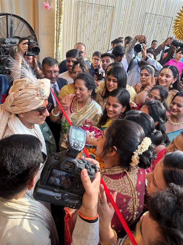 अरविंद केजरीवाल की बेटी की हर्षिता केजरीवाल की शादी की तस्वीरें सामने आई हैं.