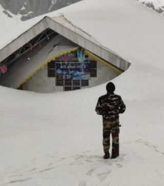 19 ਅਪਰੈਲ ਨੂੰ ਉਹ ਗੁਰਦੁਆਰਾ ਸ੍ਰੀ ਹੇਮਕੁੰਟ ਸਾਹਿਬ ਵਾਸਤੇ ਰਵਾਨਾ ਹੋਣਗੇ। ਪਹਿਲਾਂ ਰਸਤੇ ਵਿੱਚੋਂ ਬਰਫ ਹਟਾਈ ਜਾਵੇਗੀ ਅਤੇ ਰਸਤਾ ਤਿਆਰ ਕੀਤਾ ਜਾਵੇਗਾ ਤੇ ਫਿਰ ਗੁਰਦੁਆਰਾ ਸ੍ਰੀ ਹੇਮਕੁੰਟ ਸਾਹਿਬ ਦੇ ਆਲੇ ਦੁਆਲੇ ਜੰਮੀ ਹੋਈ ਬਰਫ ਨੂੰ ਹਟਾਉਣ ਦਾ ਕੰਮ ਕੀਤਾ ਜਾਵੇਗਾ, ਜਿਸ ਵਿੱਚ ਤਿੰਨ ਹਫਤੇ ਲੱਗਣਗੇ। ਇਸ ਦੌਰਾਨ ਟਰੱਸਟ ਦੇ ਸੇਵਾਦਾਰਾਂ ਦਾ ਇੱਕ ਦਲ ਵੀ ਹੋਰ ਪ੍ਰਬੰਧਾਂ ਵਾਸਤੇ ਭਾਰਤੀ ਫੌਜ ਦੀ ਟੀਮ ਨਾਲ ਜਾਵੇਗਾ।