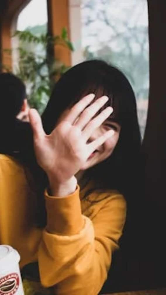 कैसे होते हैं ज्यादा शर्माने वाले लोग?