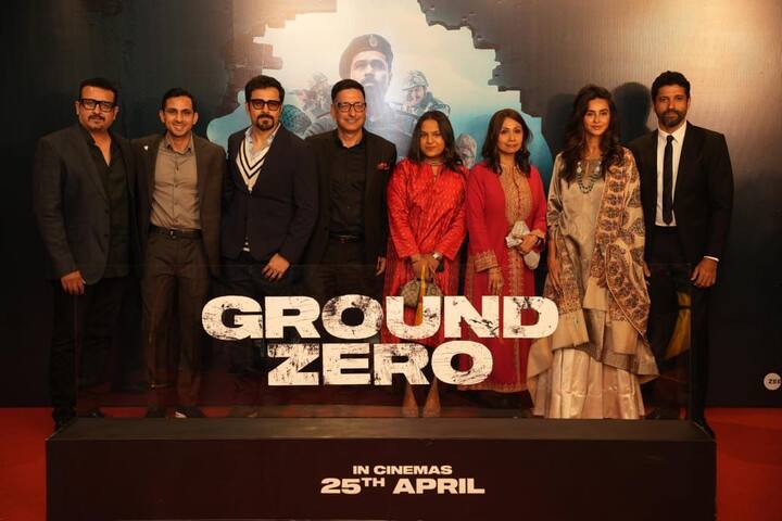 इस दौरान साई ताम्हंकर, डायरेक्टर तेजस प्रभा विजय देवस्कर और फिल्म के प्रोड्यूसर रितेश सिधवानी और उनकी वाइफ डॉली सिधवानी प्रीमियर में मौजूद रहे. इस दौरान फरहान अख्तर, उनकी पत्नी शिबानी दांडेकर भी मौजूद रहे.