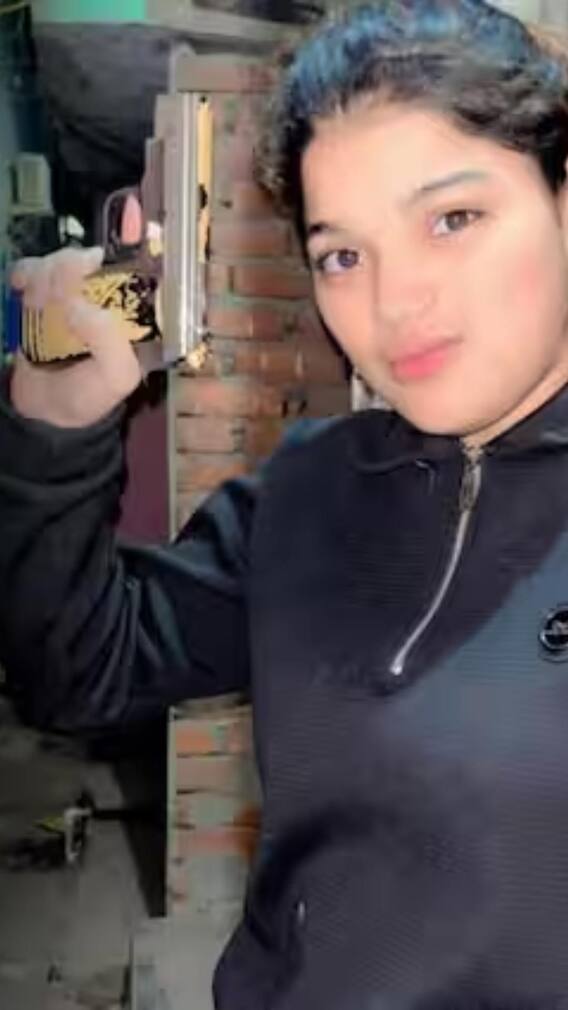 कौन है सीलमपुर की लेडी डॉन जिकरा? हथियारों के साथ रील बनाने का है शौक