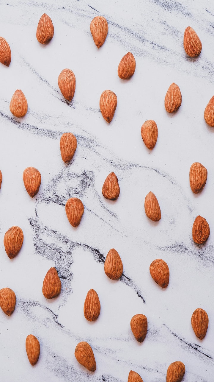 बदाम हा एक असा ड्रायफ्रूट आहे जो केवळ दिसायलाच चांगला नसतो तर आरोग्याच्या दृष्टीनेही चांगला मानला जातो.