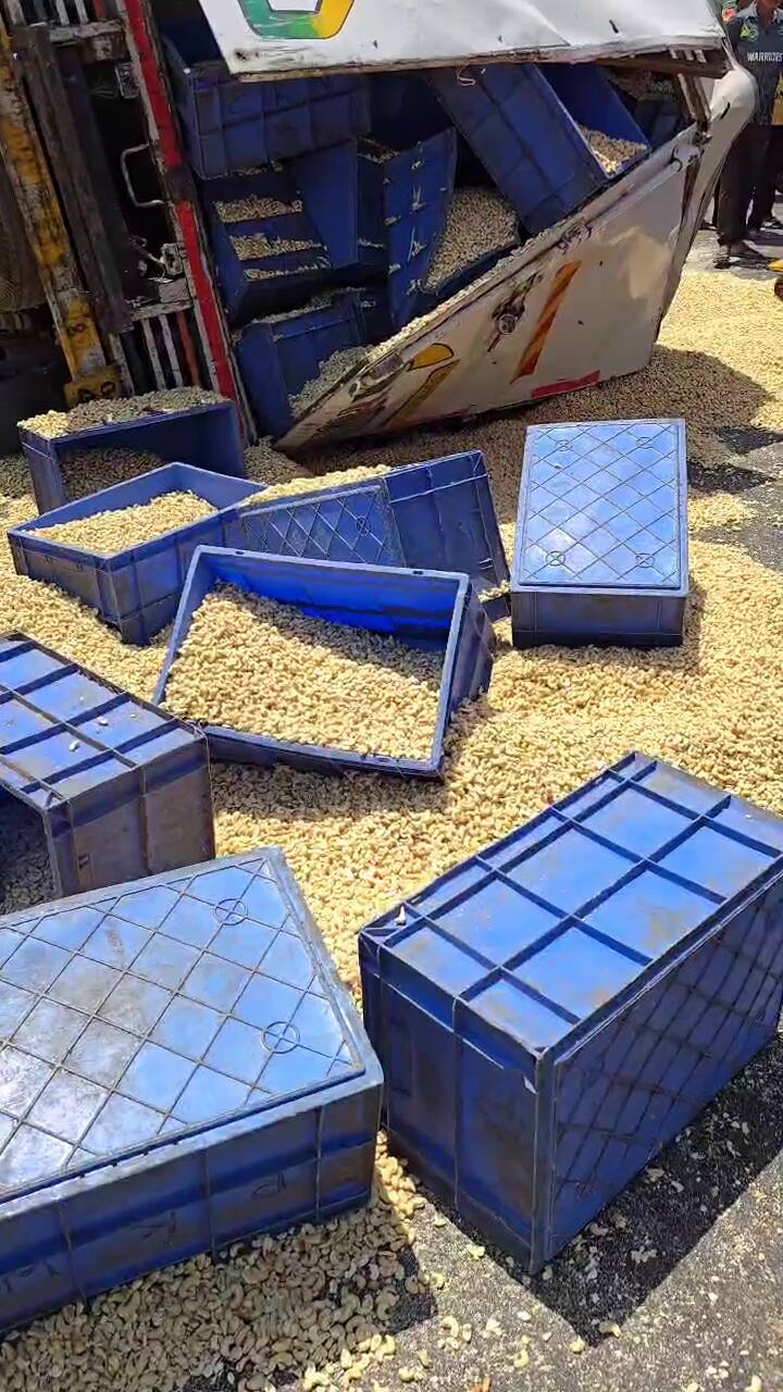 આ અકસ્માતમાં જાનહાનિ થઈ નહોતી, પરંતુ અકસ્માત બાદ લોકો દ્વારા જે દ્રશ્યો સર્જાયા તે માનવતા અને નાગરિકતા પર સવાલ ઉભા કરનારા હતા.