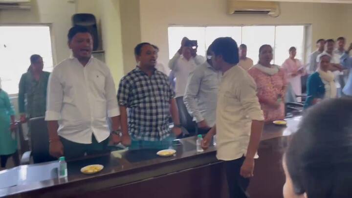 ચૂંટણી બાદ મળેલી પ્રથમ સામાન્ય સભામાં જ આ પ્રકારે માહોલ ગરમાવો અને વિરોધ પક્ષના નેતા દ્વારા રાષ્ટ્રગીત દરમિયાન પણ હંગામો મચાવવો એ નગરપાલિકાના રાજકારણ માટે ચિંતાજનક બાબત છે. આ ઘટના નગરપાલિકાના સુચારુ વહીવટ પર પણ પ્રશ્નાર્થ ઉભો કરી રહી છે. શાસક પક્ષ અને વિરોધ પક્ષ વચ્ચે મર્યાદા અને ગરિમા જળવાય તે જરૂરી છે.