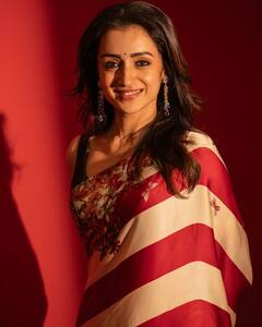 Trisha: శారీలో త్రిష... 'థగ్ లైఫ్' ప్రమోషన్లలో సౌత్ క్వీన్ స్మైల్ సూపర్ కదూ