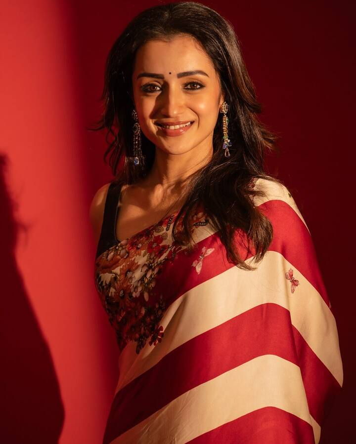 Trisha - Thug Life Promotions: మణిరత్నం దర్శకత్వంలో త్రిష నటిస్తున్న తాజా సినిమా 'థగ్ లైఫ్'. కమల్ హాసన్, శింబు హీరోలు. చెన్నైలో జరిగిన ఆ సినిమా సాంగ్ రిలీజ్ కార్యక్రమానికి త్రిష ఇలా చీరలో హాజరయ్యారు. (Image Courtesy: ekalakhani / Instagram)