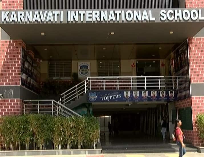 In the Rajkot Karnavati School case, the school released CCTV and declared the teacher innocent. Rajkot News: શિક્ષિકા બાળકીની બાજુમાં પણ ન જતા હોવાનો ખુલાસો, કર્ણાવતી સ્કૂલે જાહેર કર્યાં સીસીટીવી