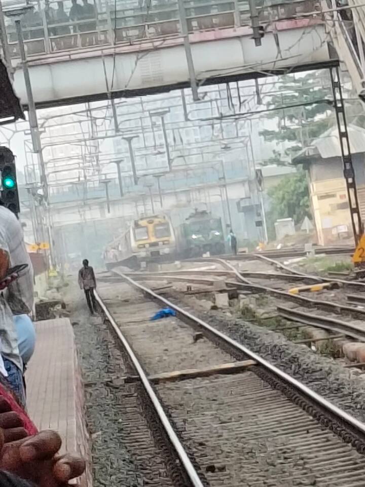 वेगवेगळ्या स्थानकांत मुंबईकडे येणाऱ्या 6 लोकल आणि एक्सप्रेस रखडल्या आहेत.