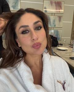 सेल्फी क्वीन बनीं करीना कपूर, कभी बिकिनी में दिखाई मस्त अदाएं, तो कभी बर्फीली वादियों में खिंची तस्वीर