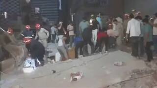 Delhi Building Collapse: அடக்கடவுளே..!  மளமளவென சரிந்து விழுந்த கட்டிடம் - 4 பேர் பலி, 16 பேரின் நிலை?
