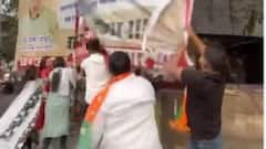 Pune News: सर कटा सकते हैं, लेकिन सर झुका नही सकते; पुण्यात भाजपच्या कार्यकर्त्यांनी फाडले काँग्रेसचे बॅनर; बॅनरवरती सोनिया गांधी अन् राहुल गांधींचे फोटो