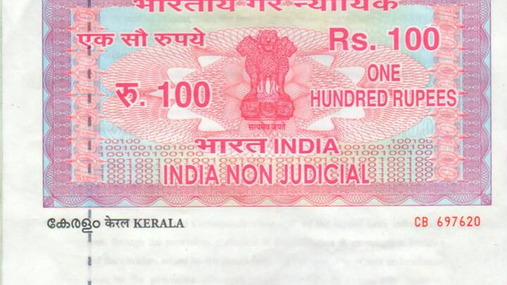 आपको बता दें शादी के बाद महिलाओं को अपना सरनेम बदलने की अनिवार्य तौर पर जरूरत नहीं है. लेकिन अगर कोई अपनी इच्छा से शादी करना सरनेम बदले तो उसके लिए पहले उसे एक स्टांप पर एफिडेविट बनवाना होगा.