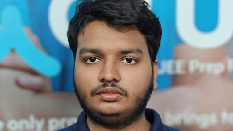 jee main result 2025 topper list, Harsh Jha Top in Delhi ANN JEE Main 2025: दिल्ली में हर्ष झा ने 100 पर्सेंटाइल के साथ लहराया परचम, बताए सफलता के राज