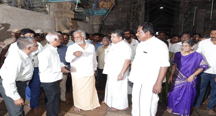 Madurai Chithirai festival has begun Minister Sekarbabu inspects Meenakshi Amman temple tnn தொடங்கியது சித்திரைத் திருவிழா.. மீனாட்சி அம்மன் கோயிலில் அமைச்சர் சேகர்பாபு ஆய்வு